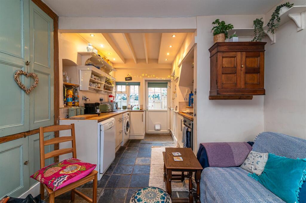 House in Nottingham, East Bridgford - More