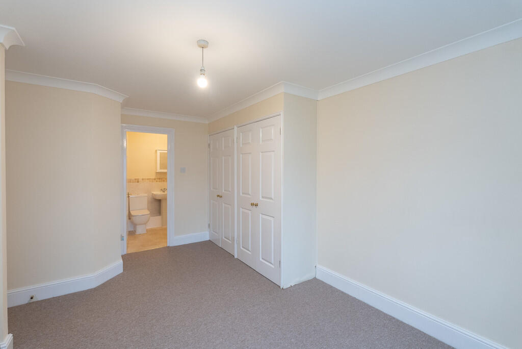 Apartment in Redhill - View 4