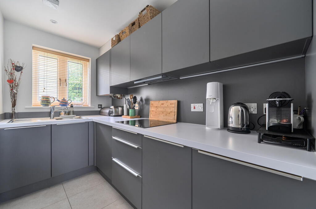 House in Waverley, Haslemere - View 4