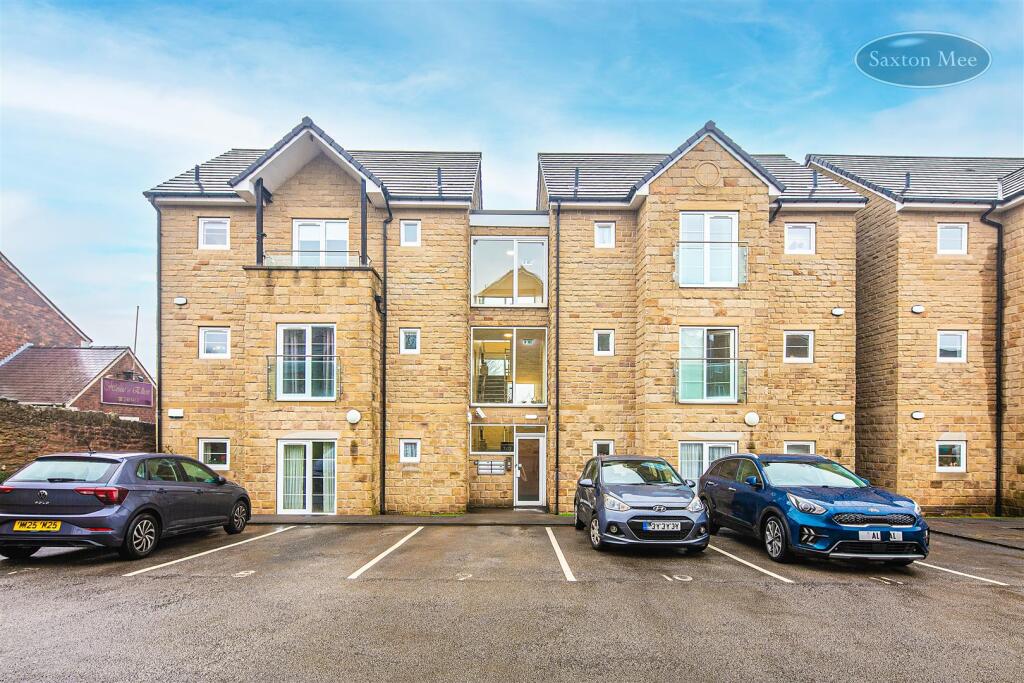 2-bed flat on Grenoside Grange Close, Grenoside, Sheffield, £165,000