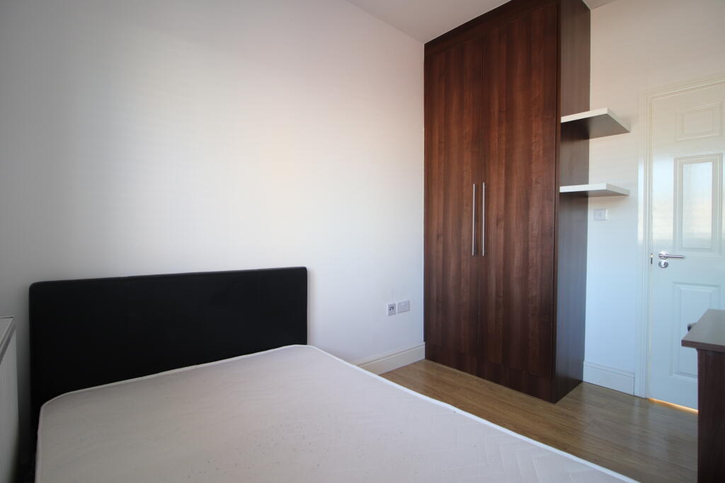 House in Milton Keynes, Bedford - View 5