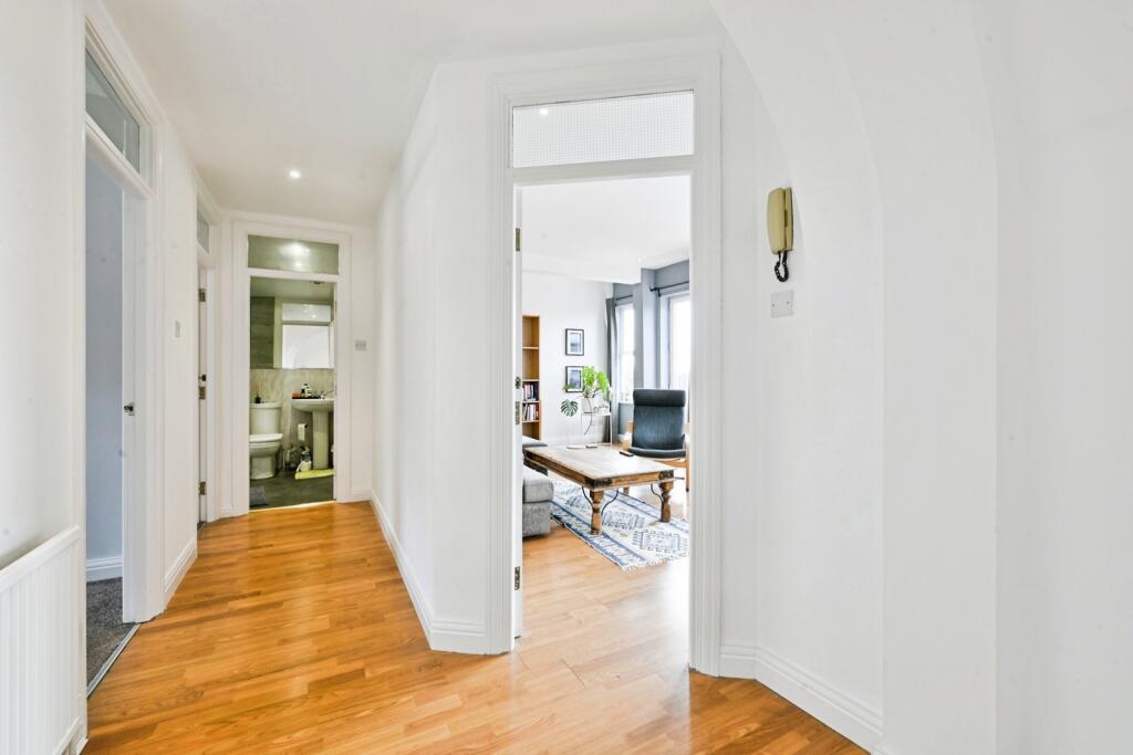 Apartment in Nottingham, Nottinghamshire - View 4