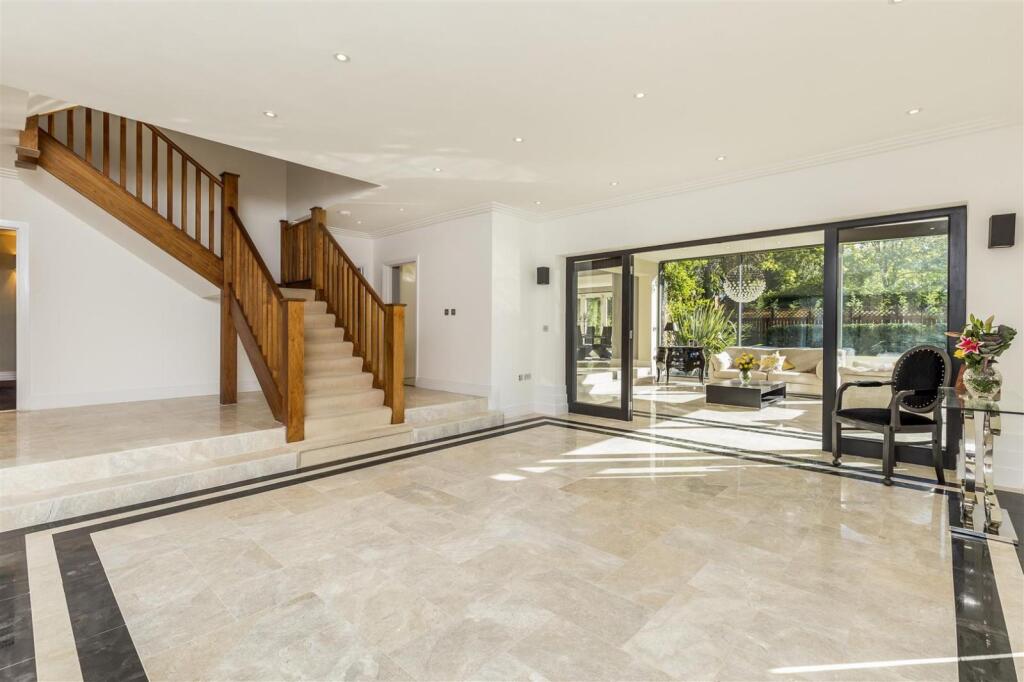 House in London, Royal Borough of Kingston upon Thames - View 5