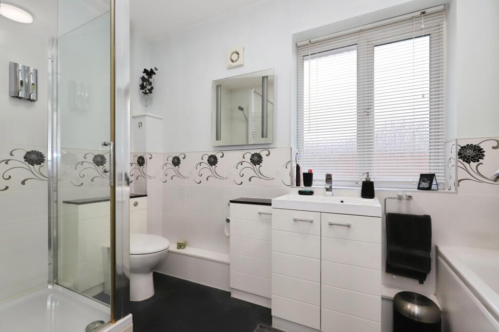 House in Wolverhampton, West Midlands - More