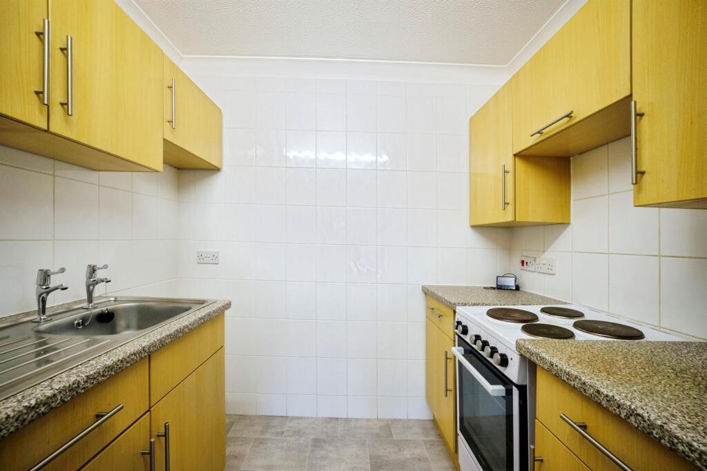 Apartment in Wirral, Liverpool City Region - View 4
