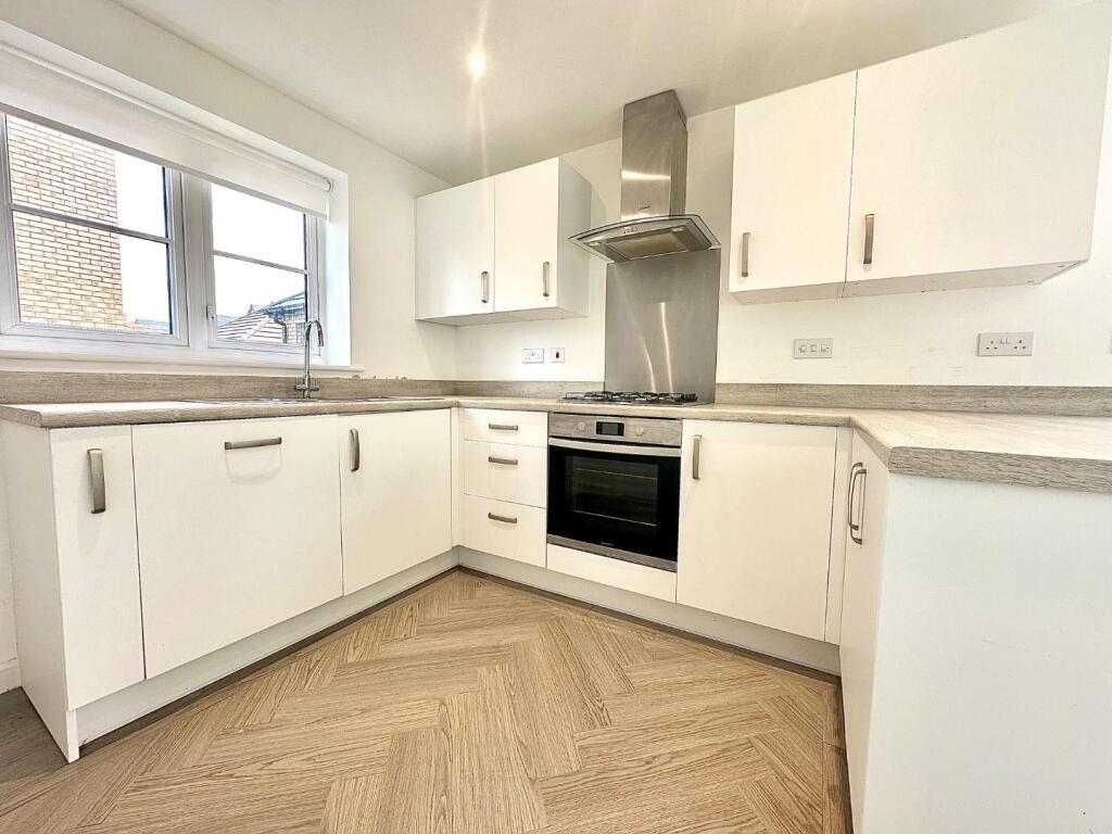 Ramfield Crescent, Collingtree Park, Northampton NN4 photo 4