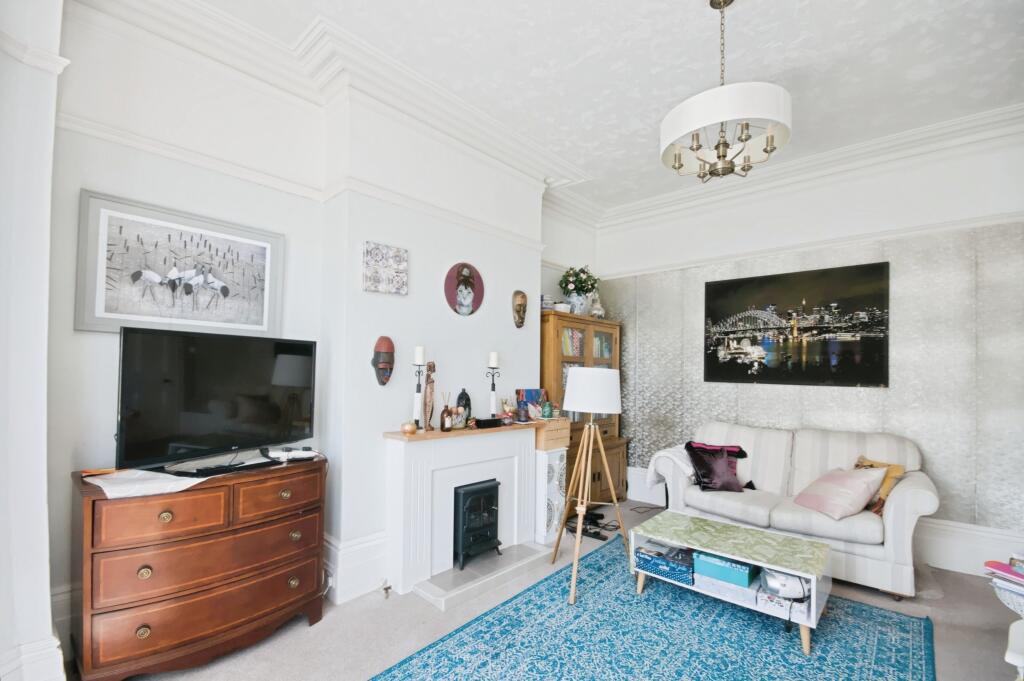 Apartment in Eastbourne, East Sussex - View 3