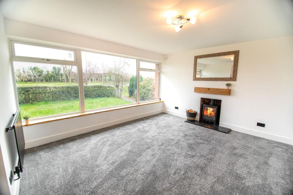 33, Mentone Crescent, Edgmond, TF10 photo 2