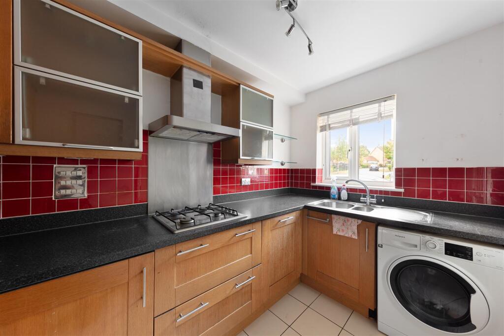 House in Bromley - More