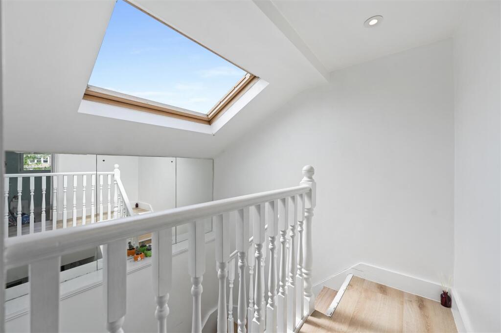 Apartment in London - View 5