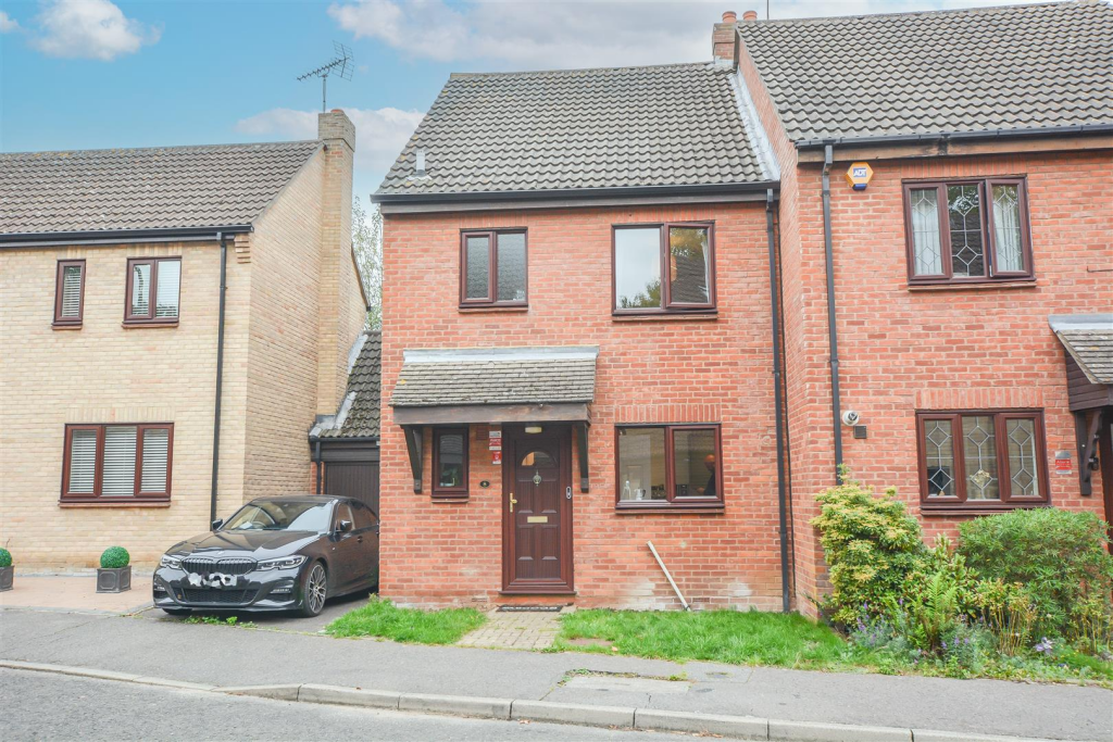3-bed semi-detached on Linden Rise, Warley, Brentwood, £525,000