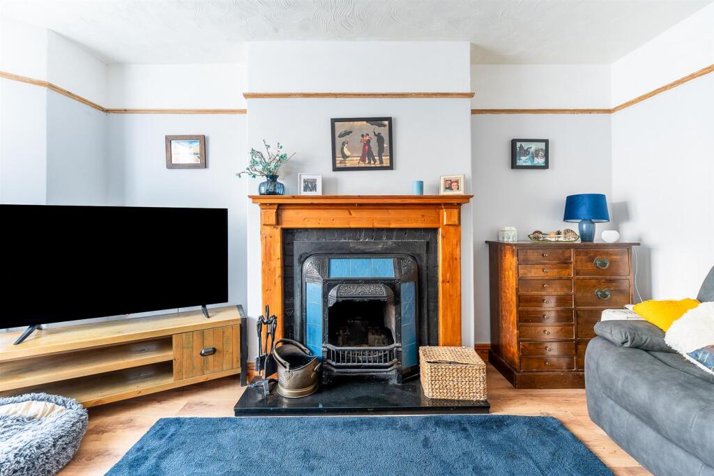 House in Weston-super-Mare, North Somerset - More