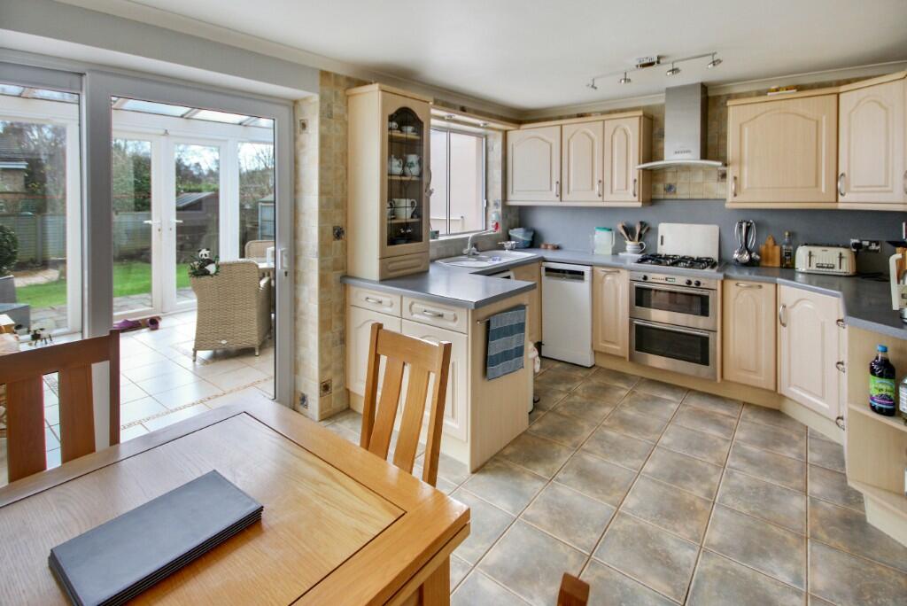 Tiltwood Drive, RH10 photo 3