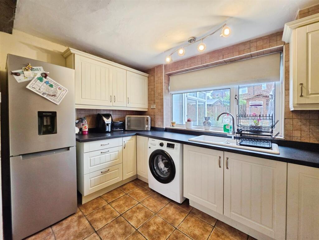 House in Staffordshire Moorlands, Knowle Style, Biddulph - More