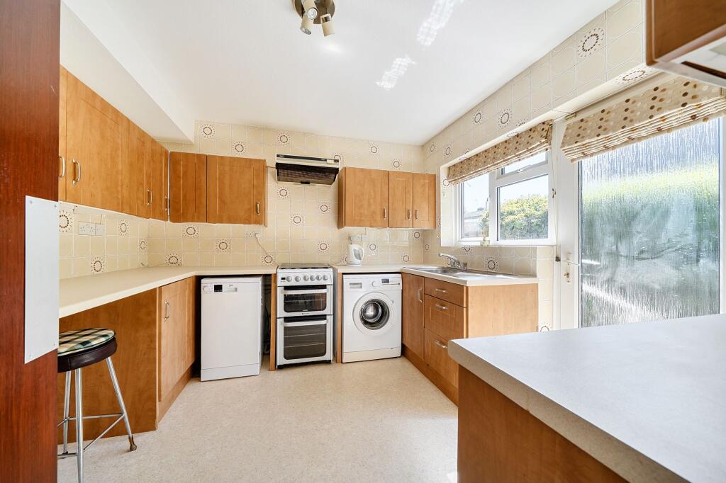 House in Tandridge, Church Town, Godstone - View 3