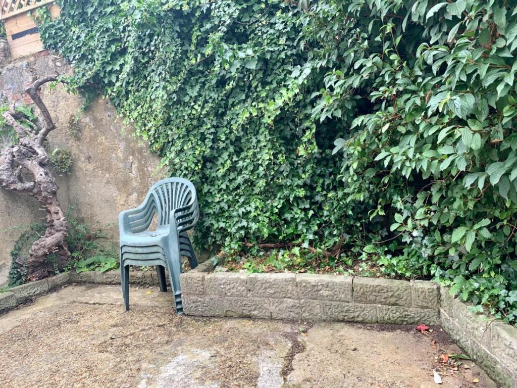 5 bedroom semi-detached house for rent