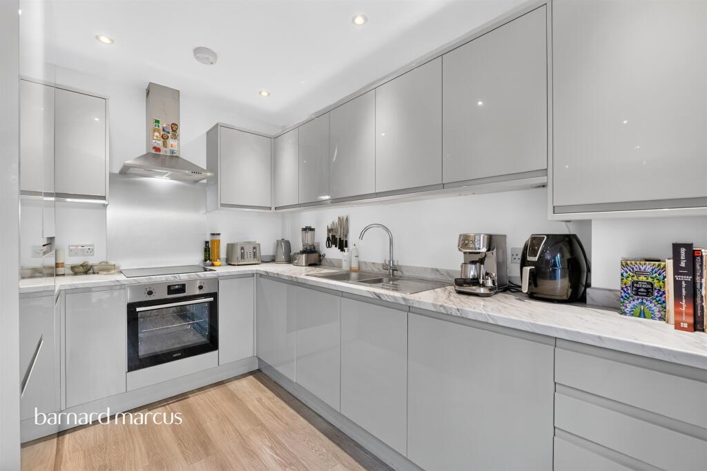 Main image of property: The Avenue, Croydon