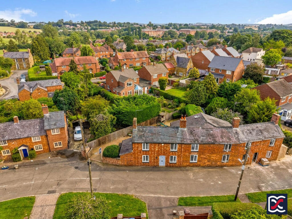 Oak Street, Weedon, West Northamptonshire - More