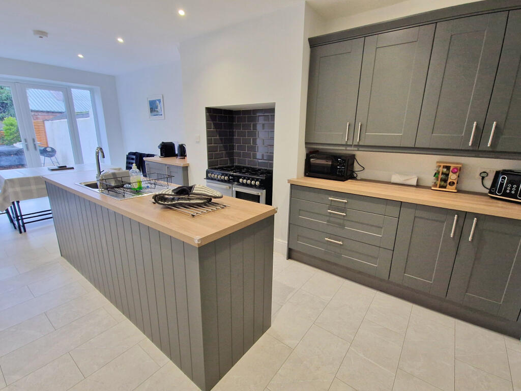Fenton Place, Porthcawl, CF36 3DW photo 4