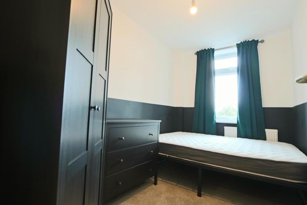 6 bedroom semi-detached house for rent
