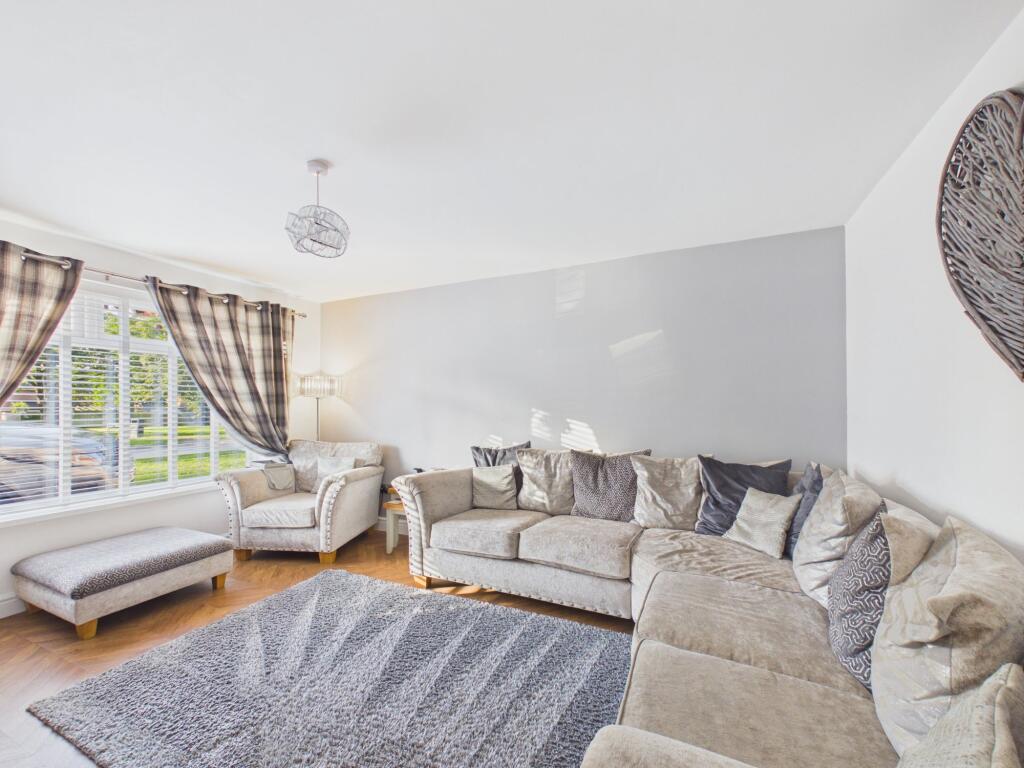 House in Cardiff, Rhoose - More