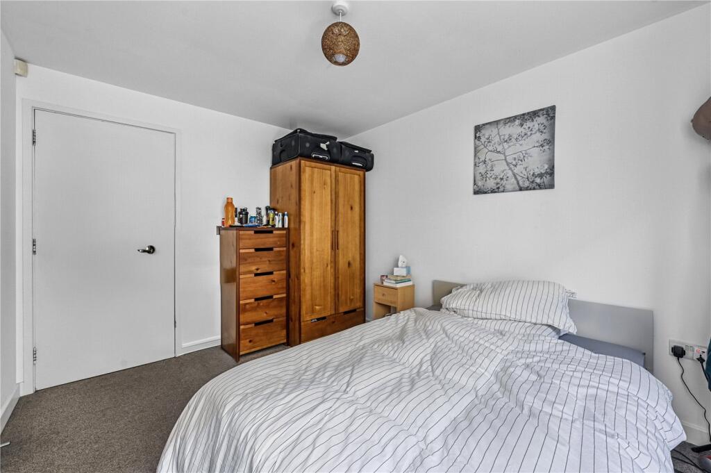 Apartment in London - More