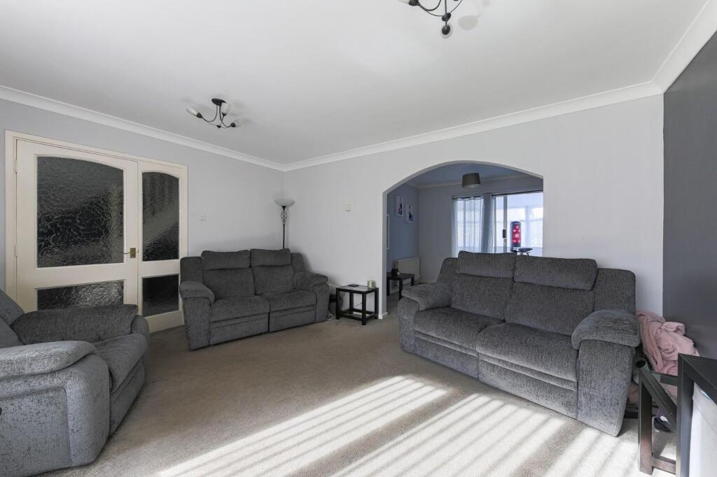 Mount Close, Killingworth, NE12 photo 3