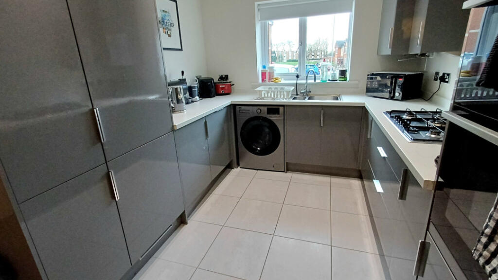 Augusta Avenue, Heaton Mersey, SK4 3ES photo 3
