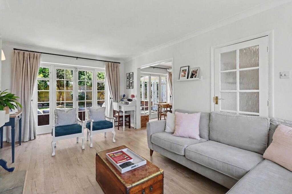 Woodlands Close, Claygate, KT10 photo 4