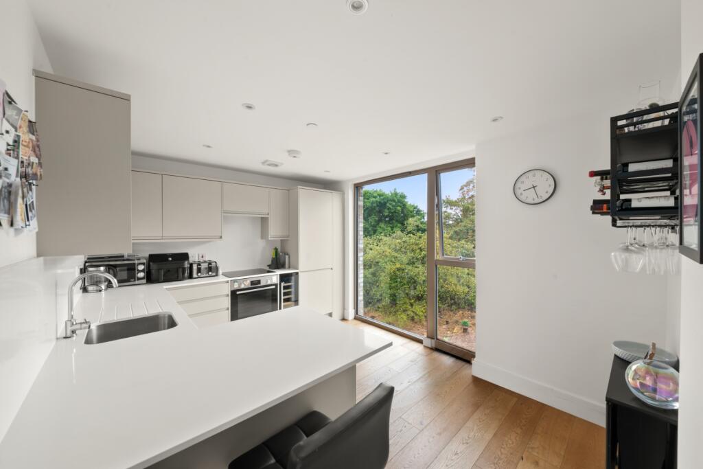 Mountbatten Court, Uxbridge Road, Hanwell, W7 photo 3