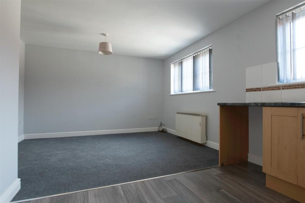 Apartment in Irthlingborough, Crow Hill - View 4