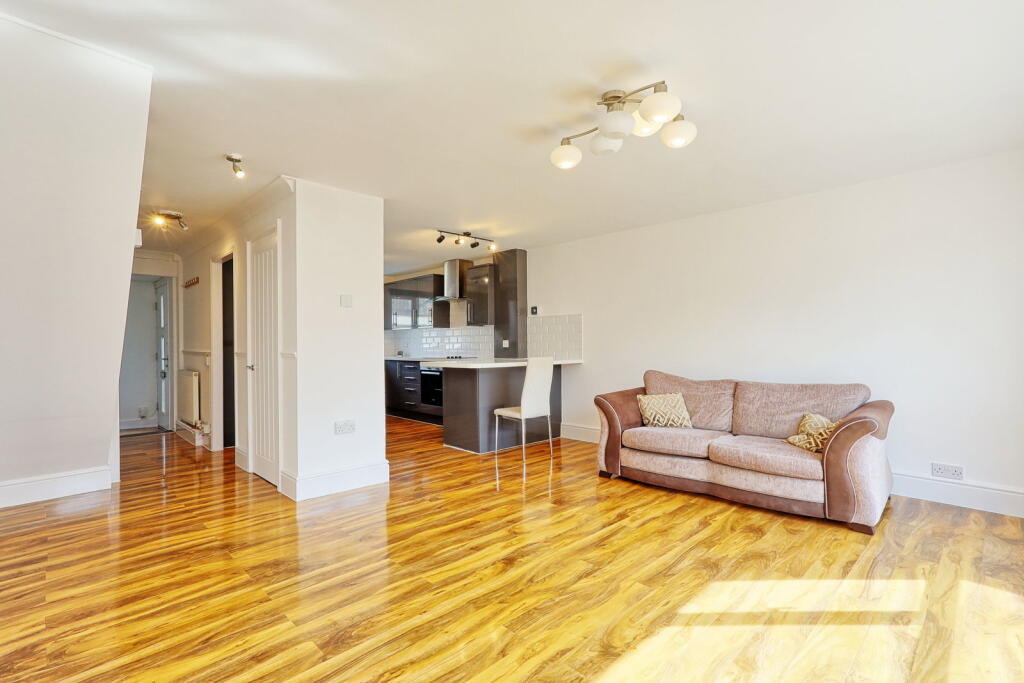 House in Romford - View 4