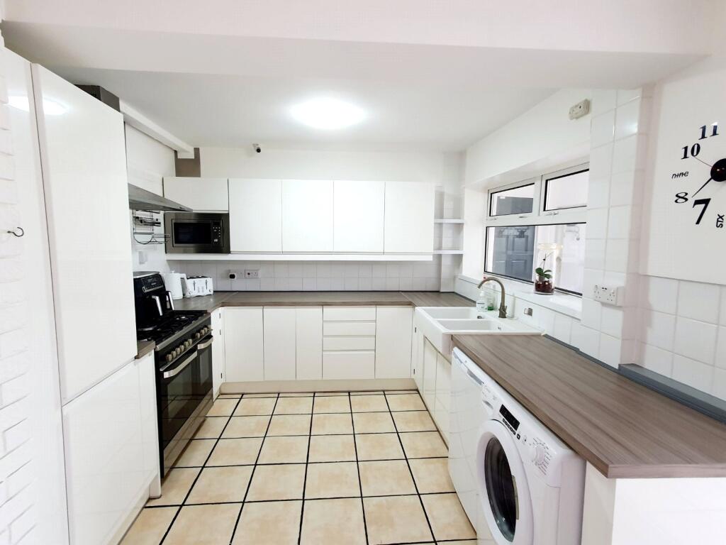 House in Havant, Hampshire - View 4