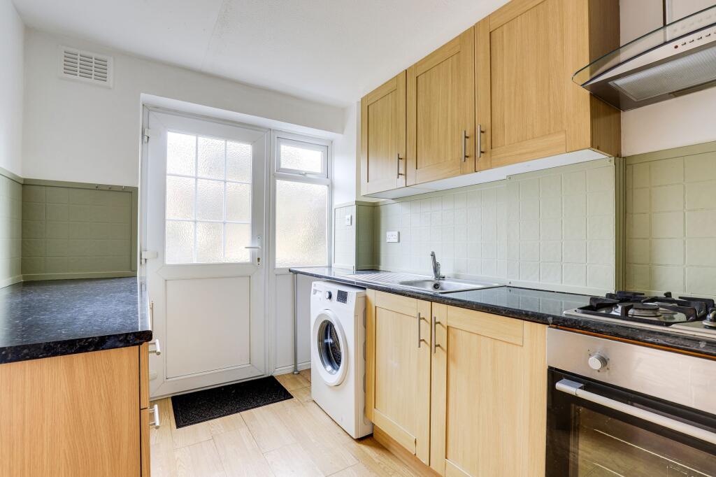 House in Gedling, Nottinghamshire - View 4