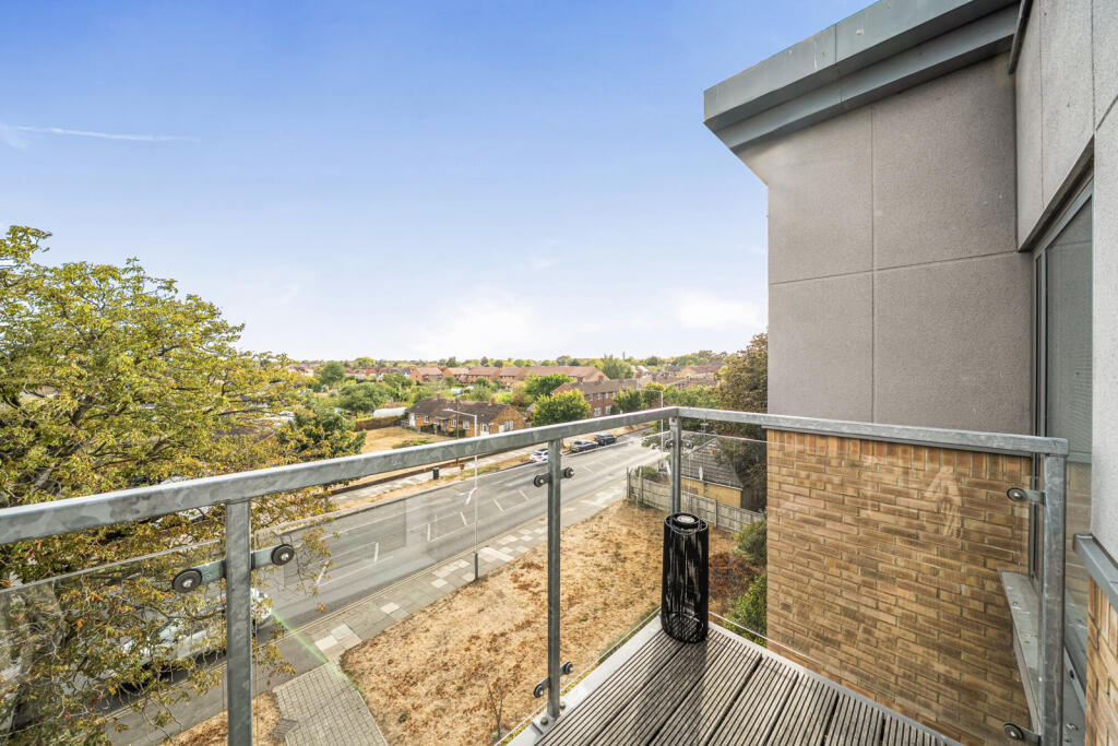 Apartment in Southall - More