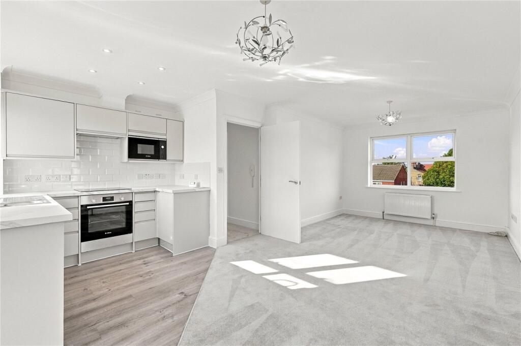 2-bed flat on Longley Road, London, SW17, £410,000