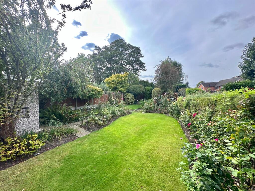 Osborne Grove, Shavington, Cheshire photo 3