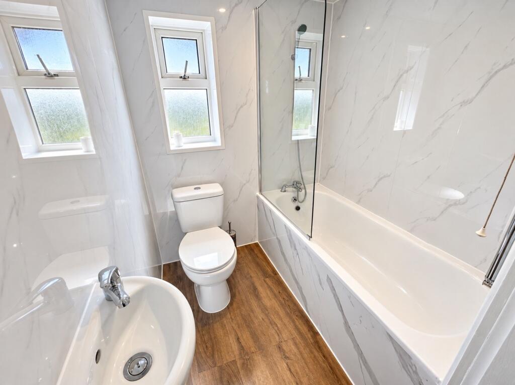 House in Romford - More