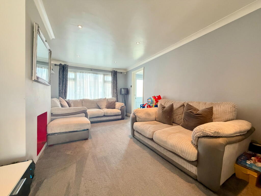 House in Gillingham, Medway - View 3