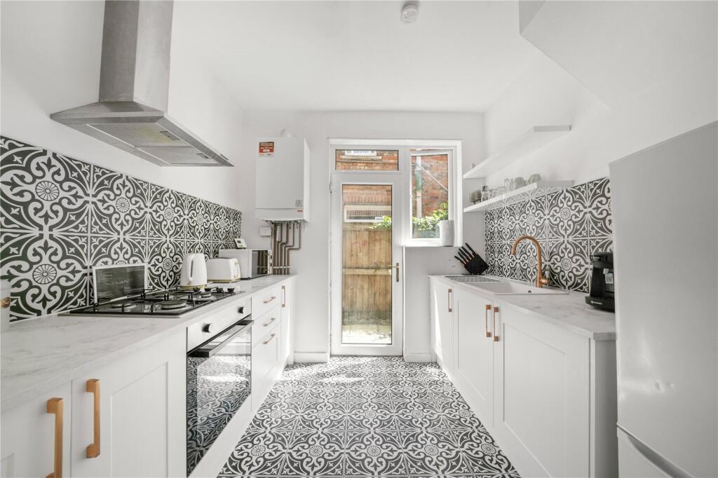 Markhouse Road, Walthamstow, London, E17 photo 4