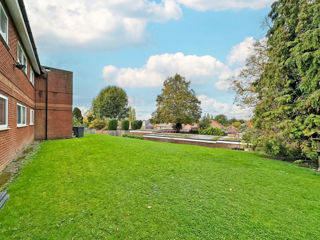 Apartment in Wolverhampton, Springhill - View 2