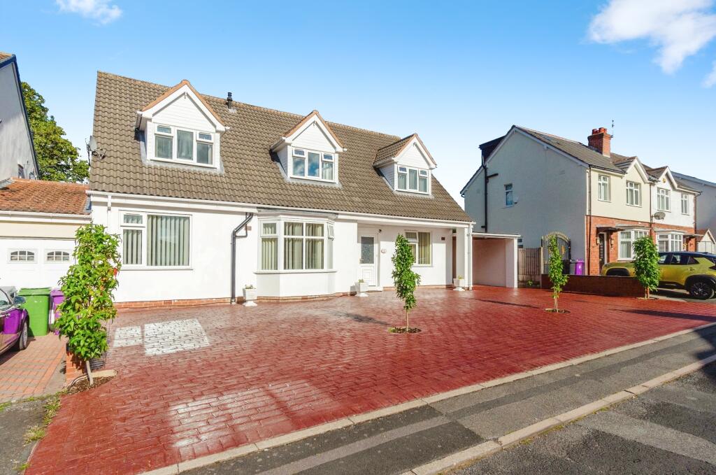 6-bed detached on Birches Barn Avenue, Wolverhampton, WV3, £500,000