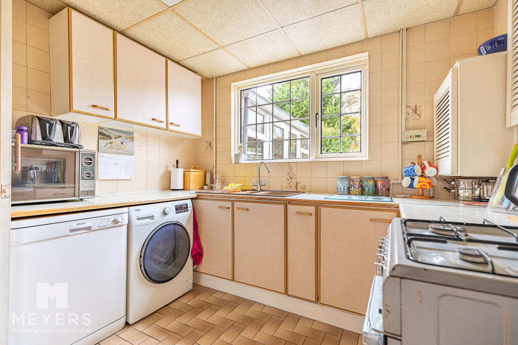 Cavan Crescent, Poole, BH17 7 photo 4