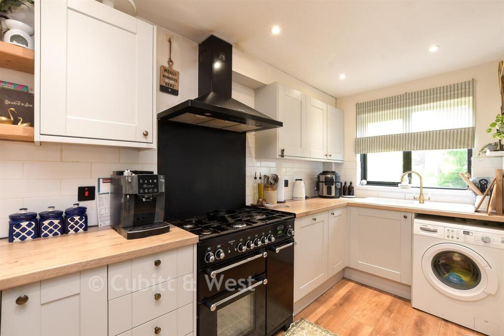House in Redhill - View 4