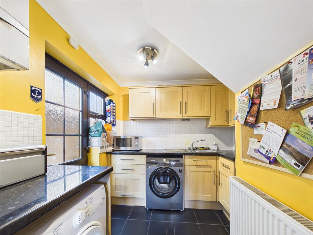 House in Bristol, Barrs Court, Oldland - More