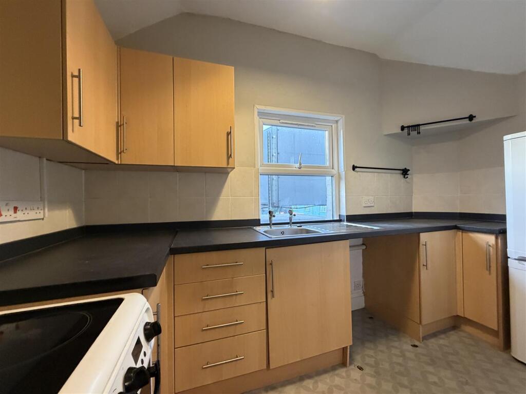 Apartment in Torquay - View 2