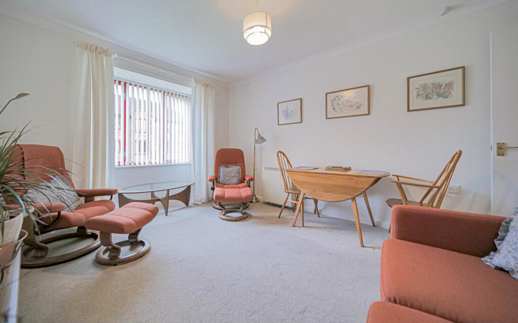 Crown House, Melksham photo 3