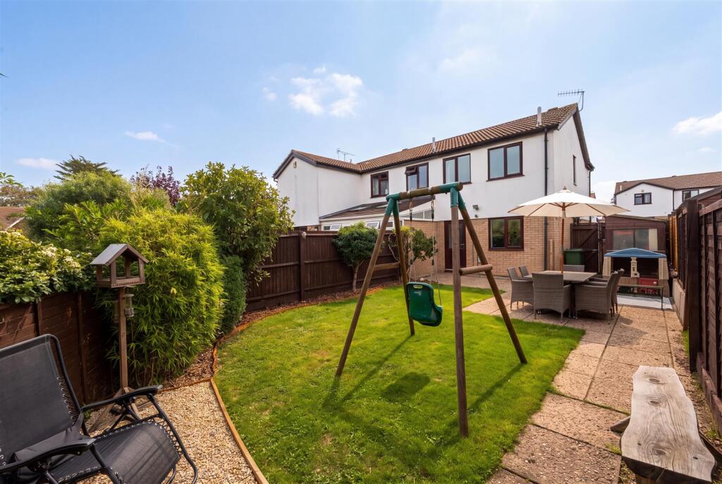 Mayflower Gardens, Nailsea photo 3