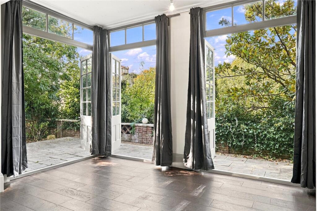 Apartment in Tonbridge - More