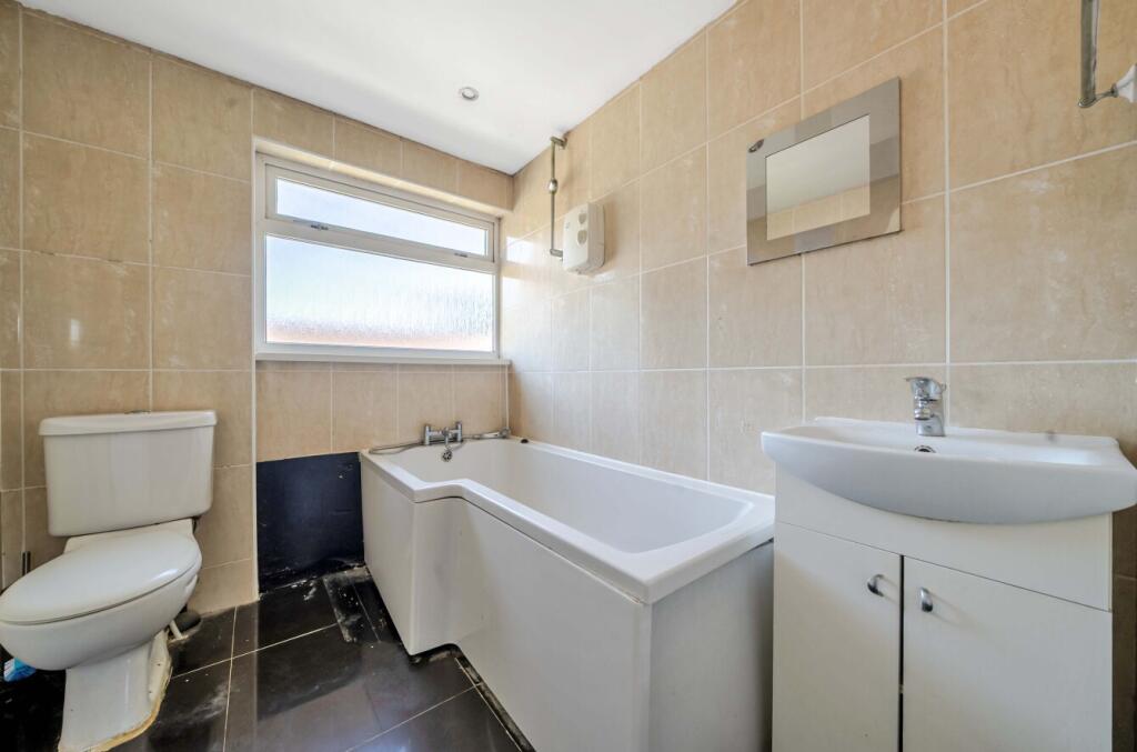 Butser Walk, Fareham, Hampshire, PO14 - More